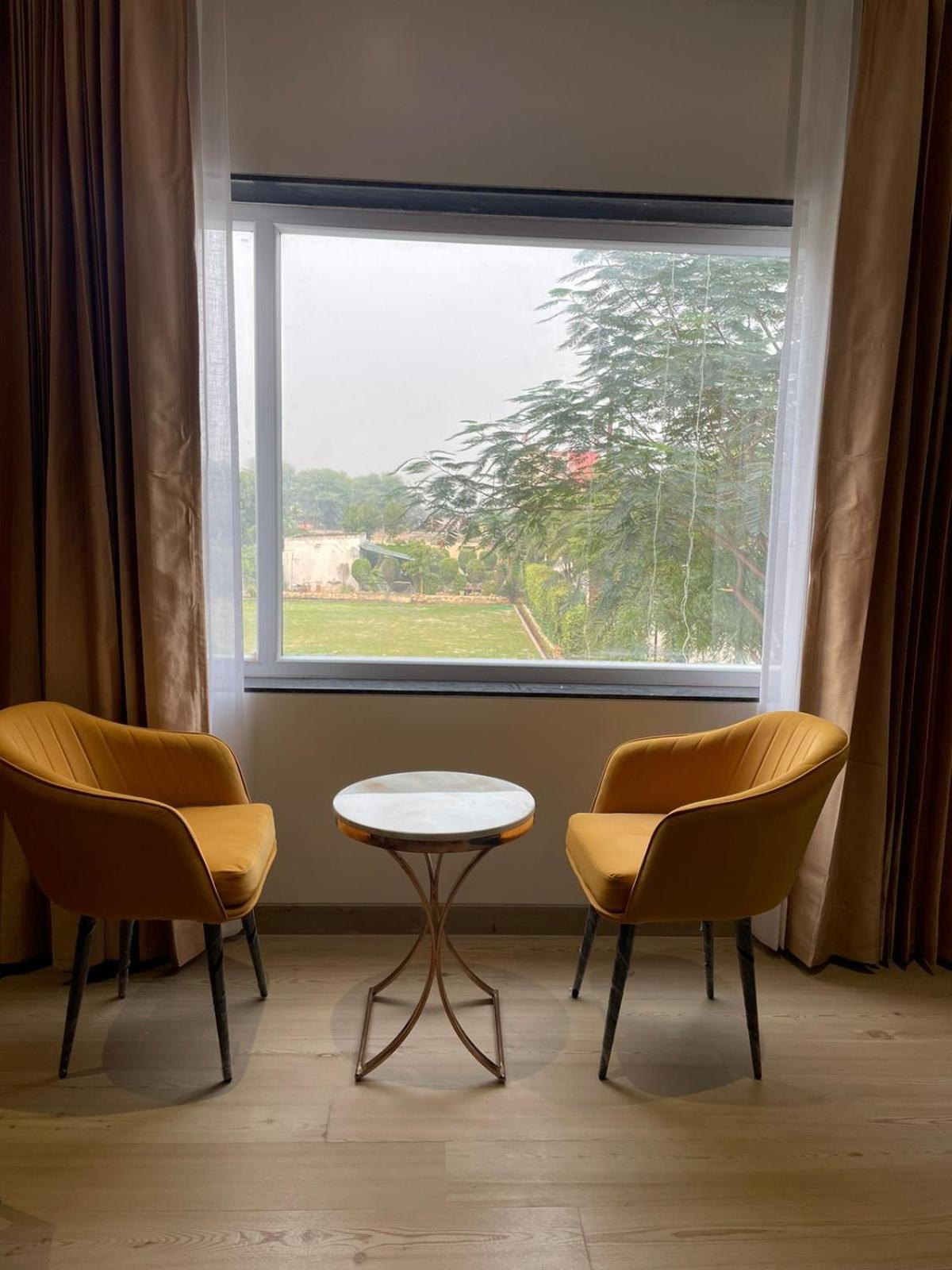 Hotel Three Seasons Vrindāvan Exterior foto