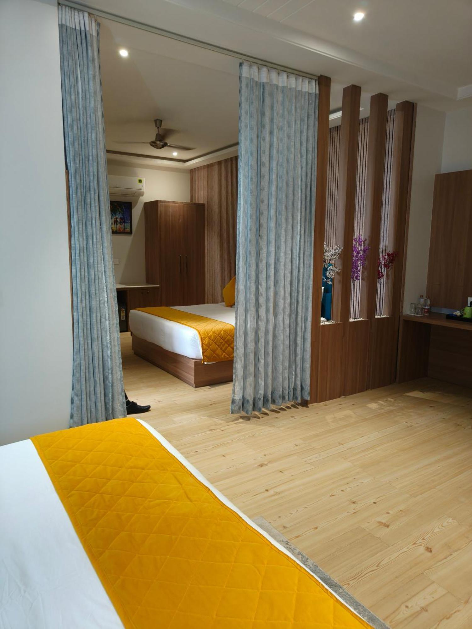 Hotel Three Seasons Vrindāvan Exterior foto